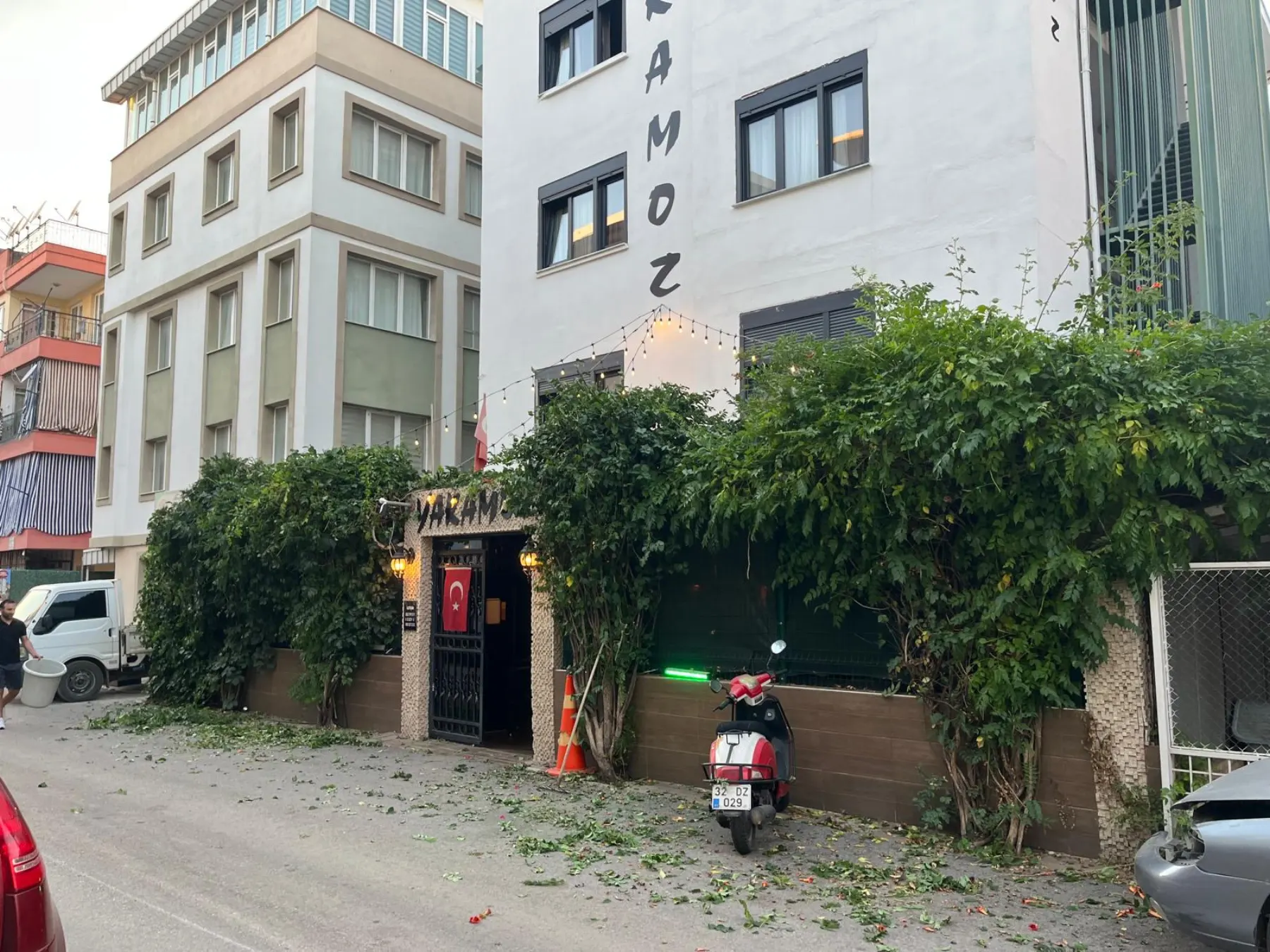 Yakamoz Otel Hakkında
